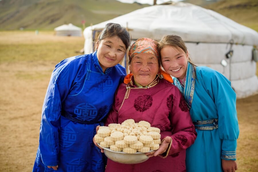 Enjoy the Hospitality of Mongolians