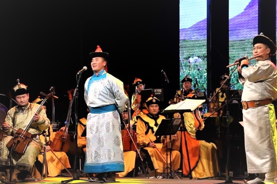 Mongolian Long song performance