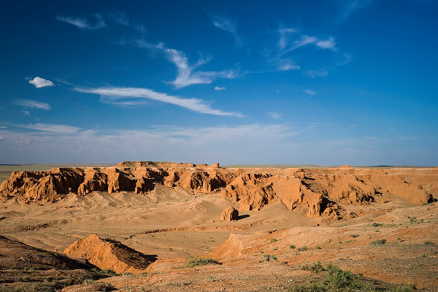 Mongolia adventure tours- Bayanzag Flaming Cliffs -