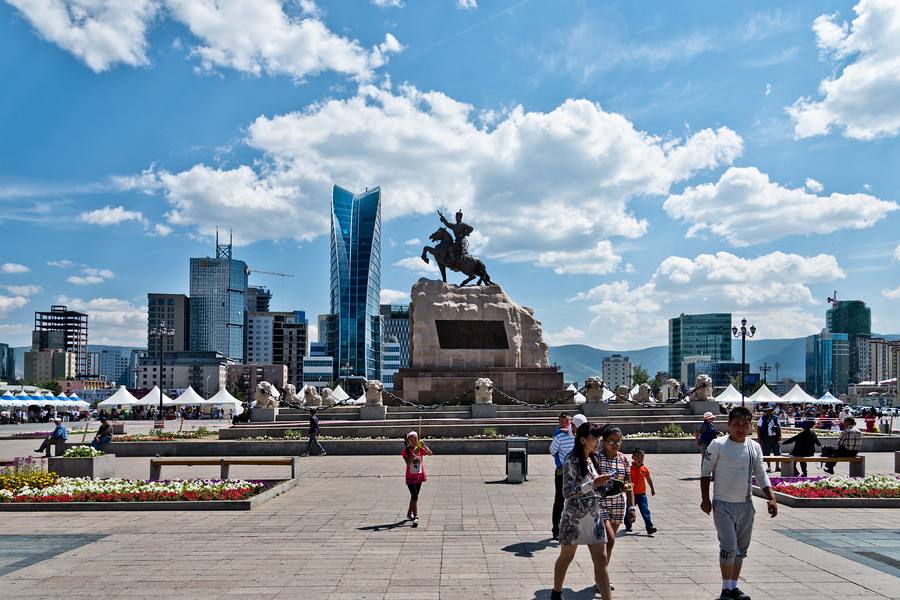 mongolia-adventure-tours_Sukhbaatar_square-