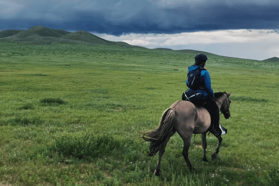 Mongolian horse riding - What you should do during Mongolia Vacation Package