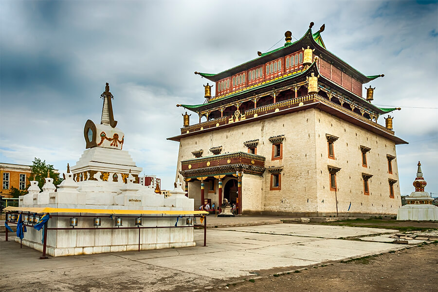 Gandantegchinlen Monastery - 4x4 tour mongolia