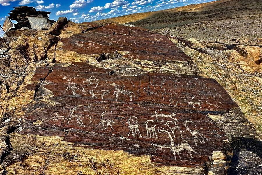 Del Uul petroglyph - mongolia naadam festival tour