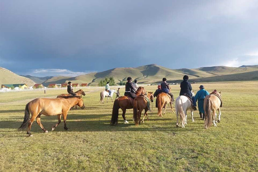 Gobi Gurvansaikhan National Park - naadam festival tours
