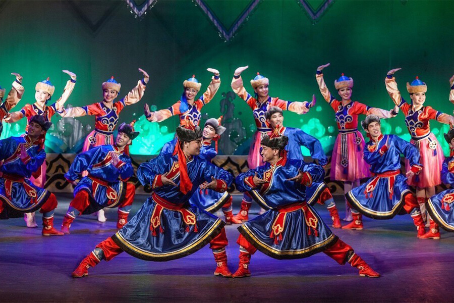 Mongolian folklore show - mongolia itinerary in 8 days